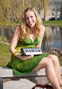 CurvyAlana image 0